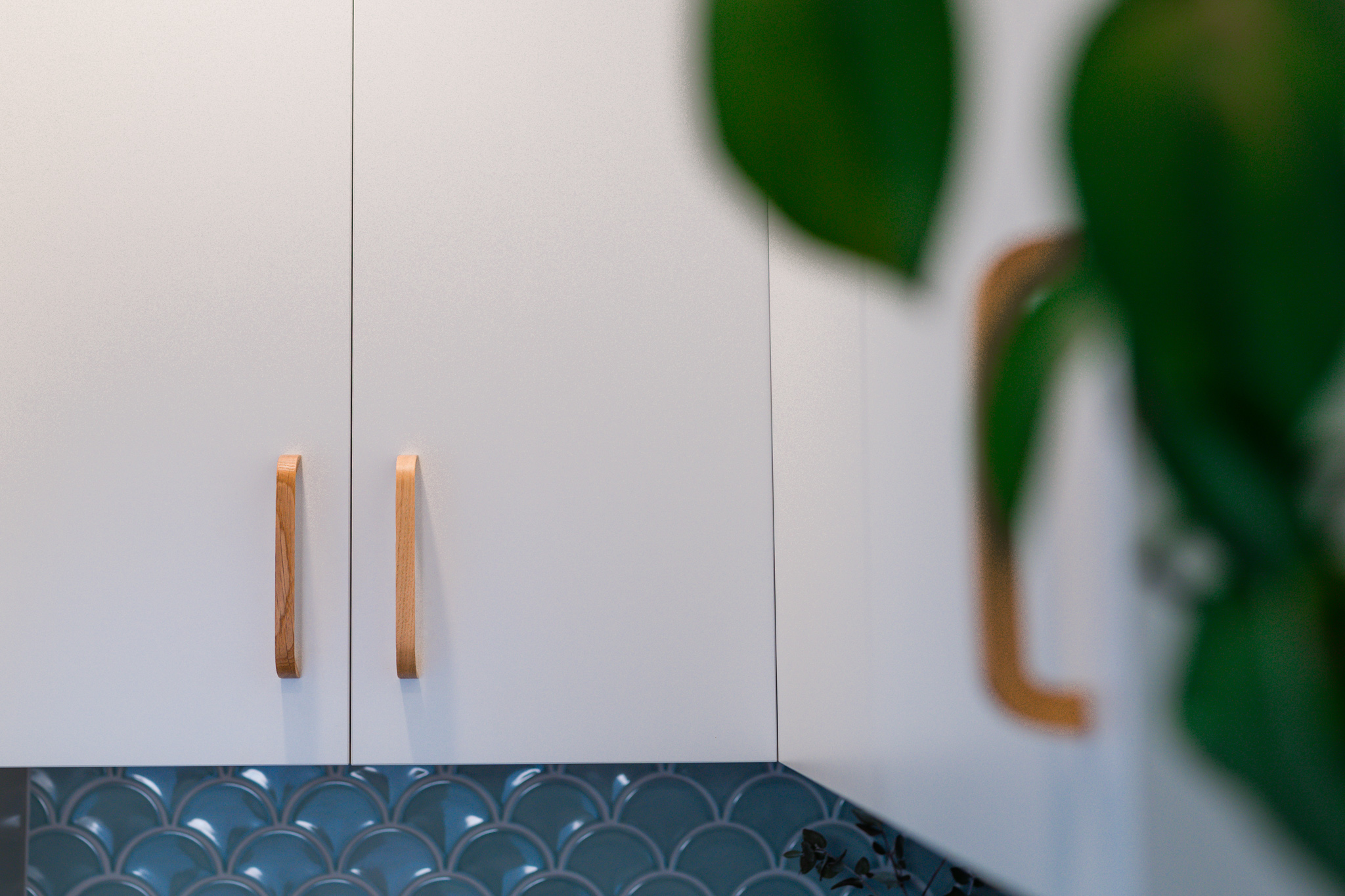 kethy handle on cabinet